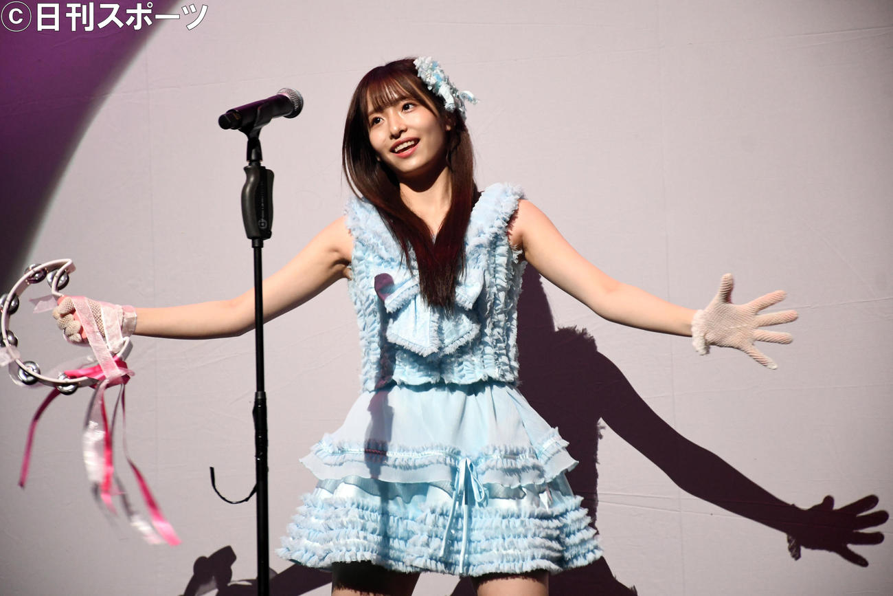 AKB48チーム8の舞台「KISS 8」公開ゲネプロでパフォーマンスする17期生の平田侑希（撮影・大友陽平）