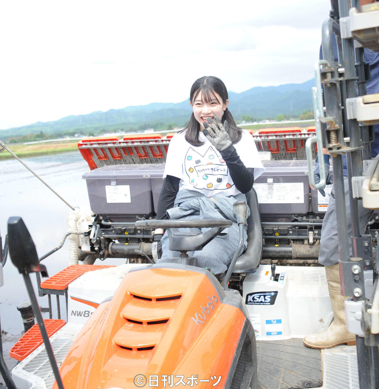 田植え機を運転し終え、ほっとした様子の小越