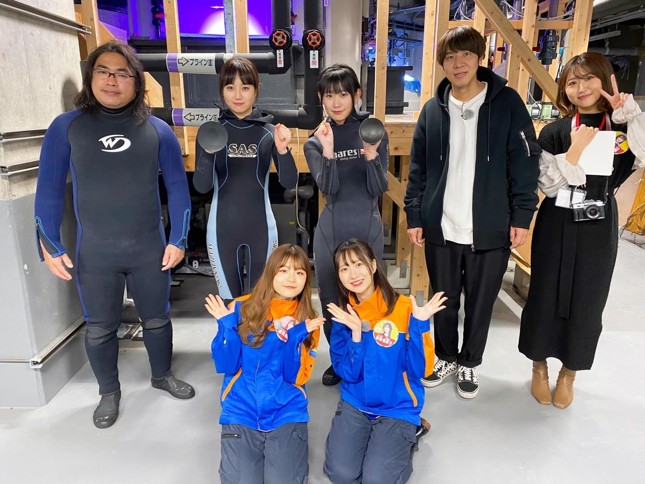 TeNYテレビ新潟「ロッチ×NGT48のアイドルってなんだ？」で共演するロッチとNGTメンバー
