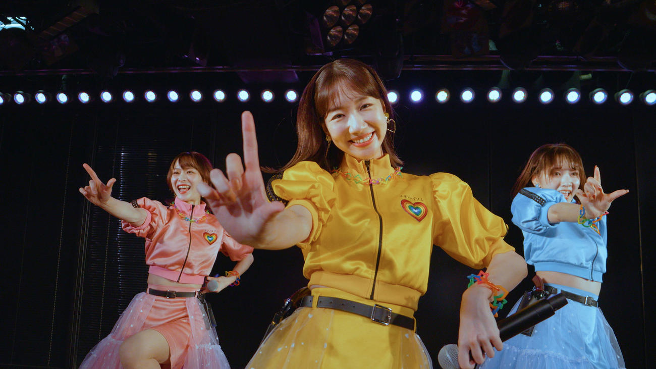 AKB48劇場でMV撮影が行われたSPYの「大声ダイヤモンド＜SPY ver．＞」で踊るユキ・レイソレこと柏木由紀