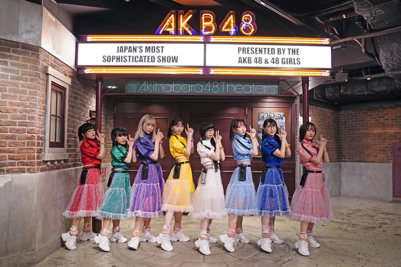 AKB48劇場でMV撮影が行われたSPYの「大声ダイヤモンド＜SPY ver．＞」。左からセントチヒロ・チッチ、ヤママチミキ、テラシマユウカ、ユキ・レイソレ（柏木由紀）、ユイ・ガ・ドクソン、月ノウサギ、ハシヤスメ・アツコ、ユメノユア