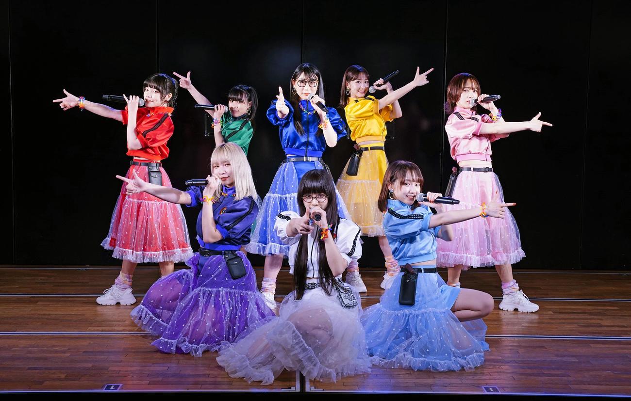AKB48劇場でMV撮影が行われたSPYの「大声ダイヤモンド＜SPY ver．＞」。前列左からテラシマユウカ、ユイ・ガ・ドクソン、月ノウサギ、後列左からセントチヒロ・チッチ、ヤママチミキ、ハシヤスメ・アツコ、ユキ・レイソレ（柏木由紀）、ユメノユア