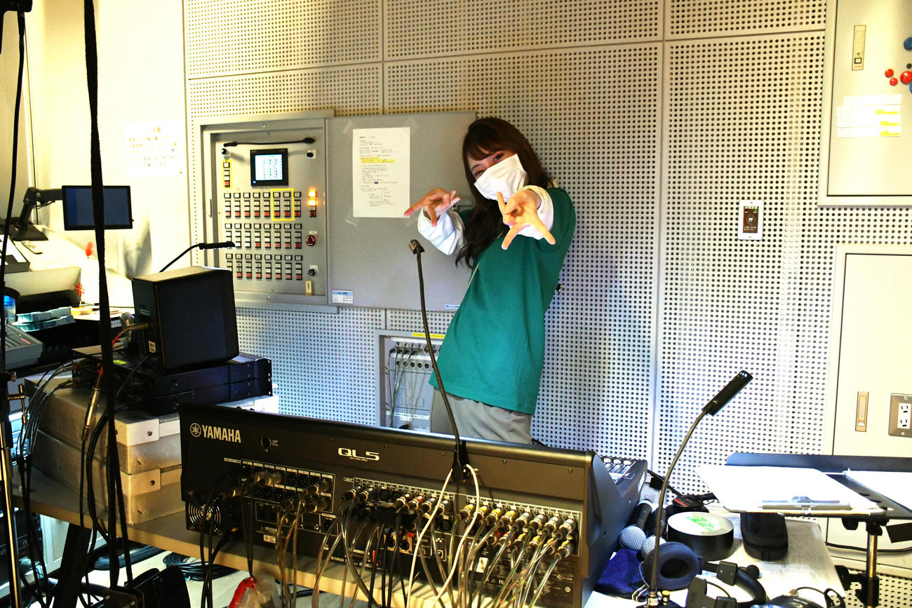 BGMなど音響担当の川越紗彩（撮影・大友陽平）