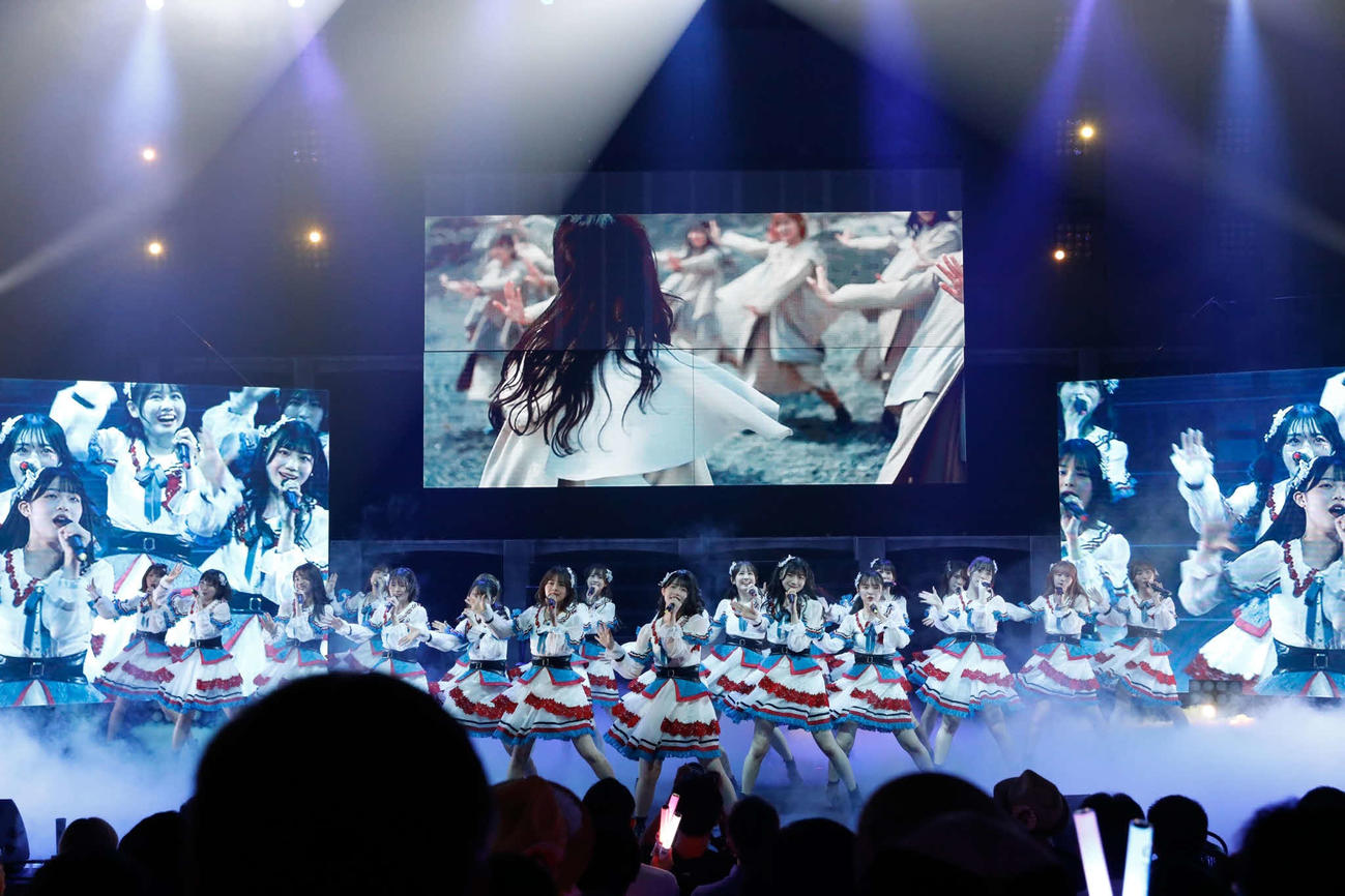 初の全国ツアー初日公演でパフォーマンスするNGT48(C)Flora