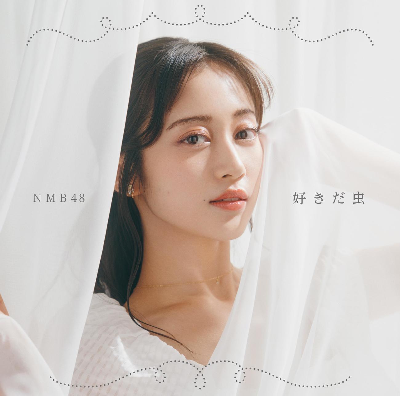 NMB48の27枚目シングル「好きだ虫」劇場盤のジャケット写真は初センターを務める川上千尋（C）NMB48