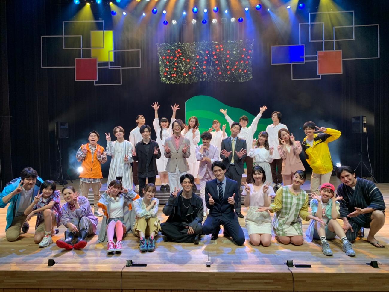 今月12～14日にIMAホールで行われた舞台「家族のはなし」の出演者たち（C）ILLUMINUS