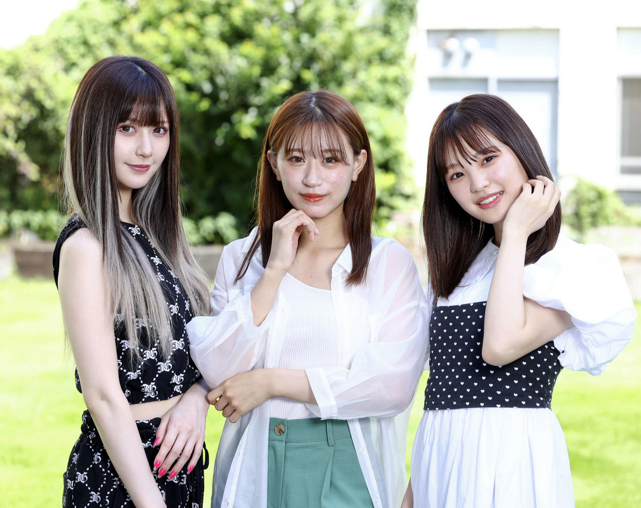 9期生オーディションを受ける方たちを待ち望む、左から山本望叶、上西怜、新澤菜央（撮影・河田真司）