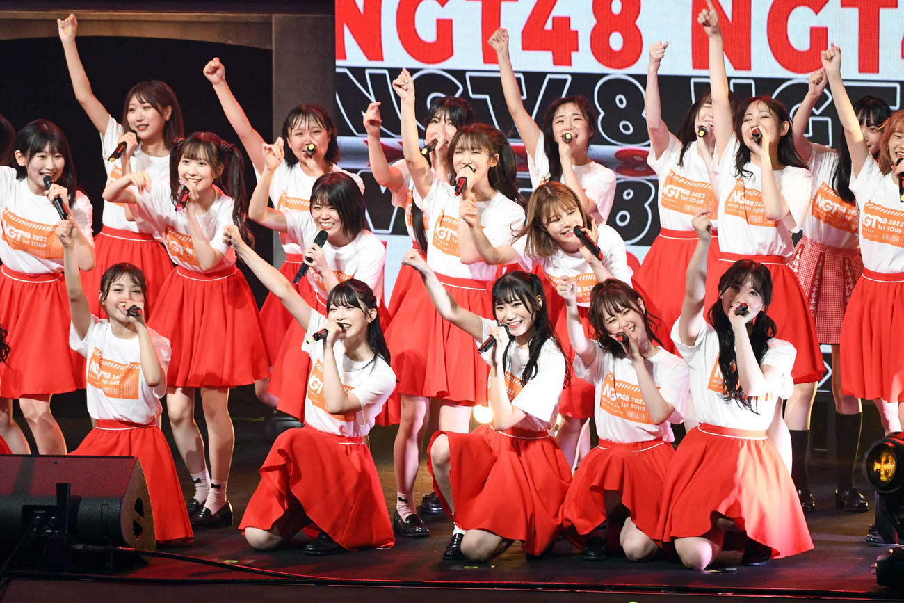 全国ツアー「未完成の未来」東京公演のアンコールでファンと盛り上がるNGT48（撮影・大友陽平）