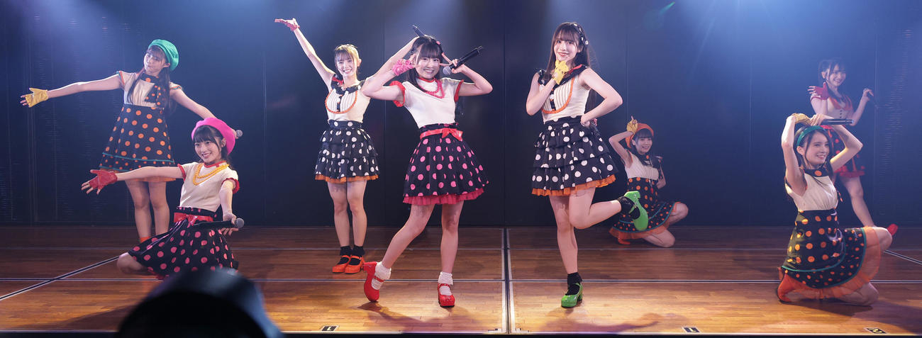 「ただいま恋愛中」ゲネプロを公開したAKB48 17期研究生（撮影・中島郁夫）