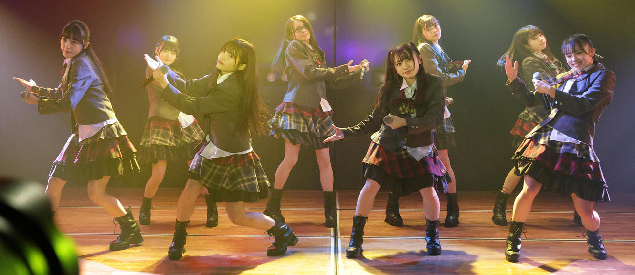 「ただいま恋愛中」ゲネプロを公開したAKB48 17期研究生（撮影・中島郁夫）