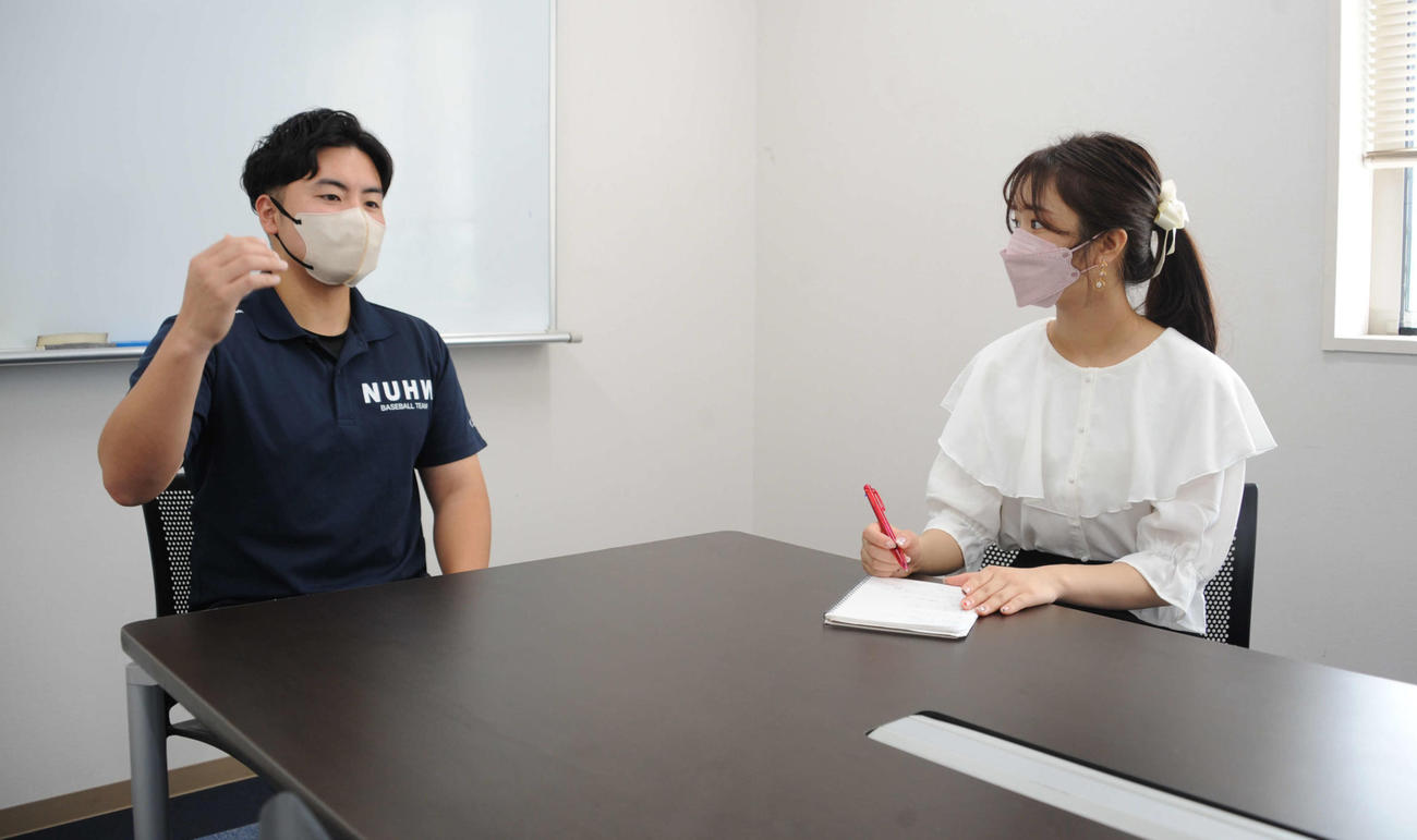 新潟医療福祉大の大島さんにインタビュー。真剣なまなざしが印象的でした