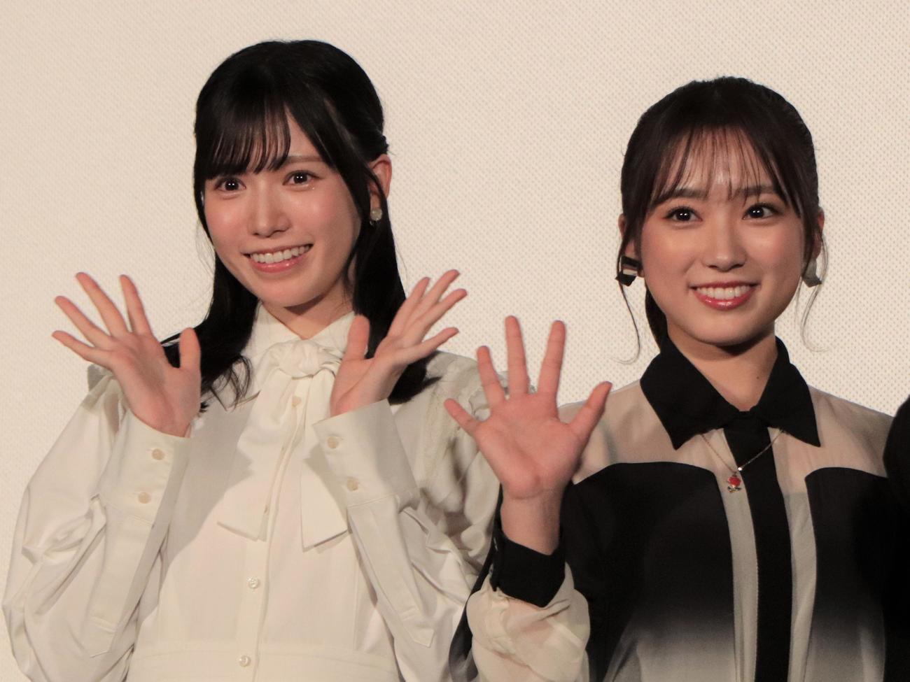 映画「向田理髪店」完成披露上映会に登壇したHKT48の運上弘菜（左）と矢吹奈子（撮影・藤塚大輔）