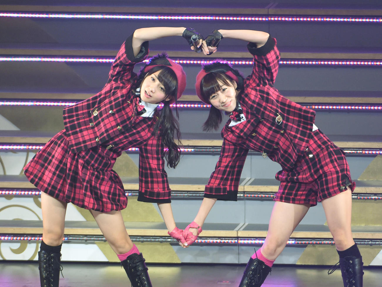 SKE48時代の木崎ゆりあ（左）と須田亜香里（2014年撮影）