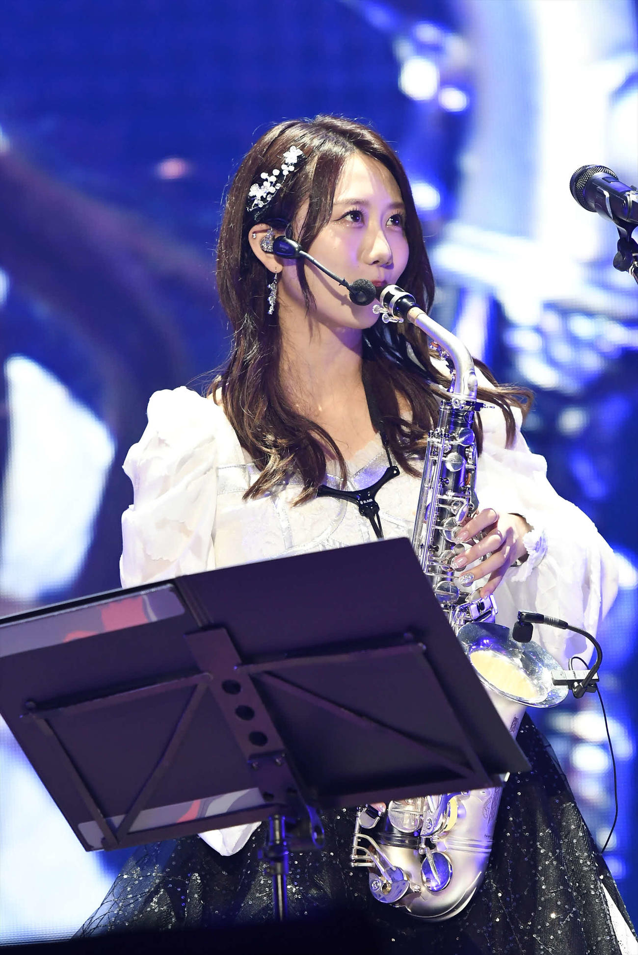 卒業コンサートで特技のサックスを披露するSKE48古畑奈和（C）2022 Zest, Inc.