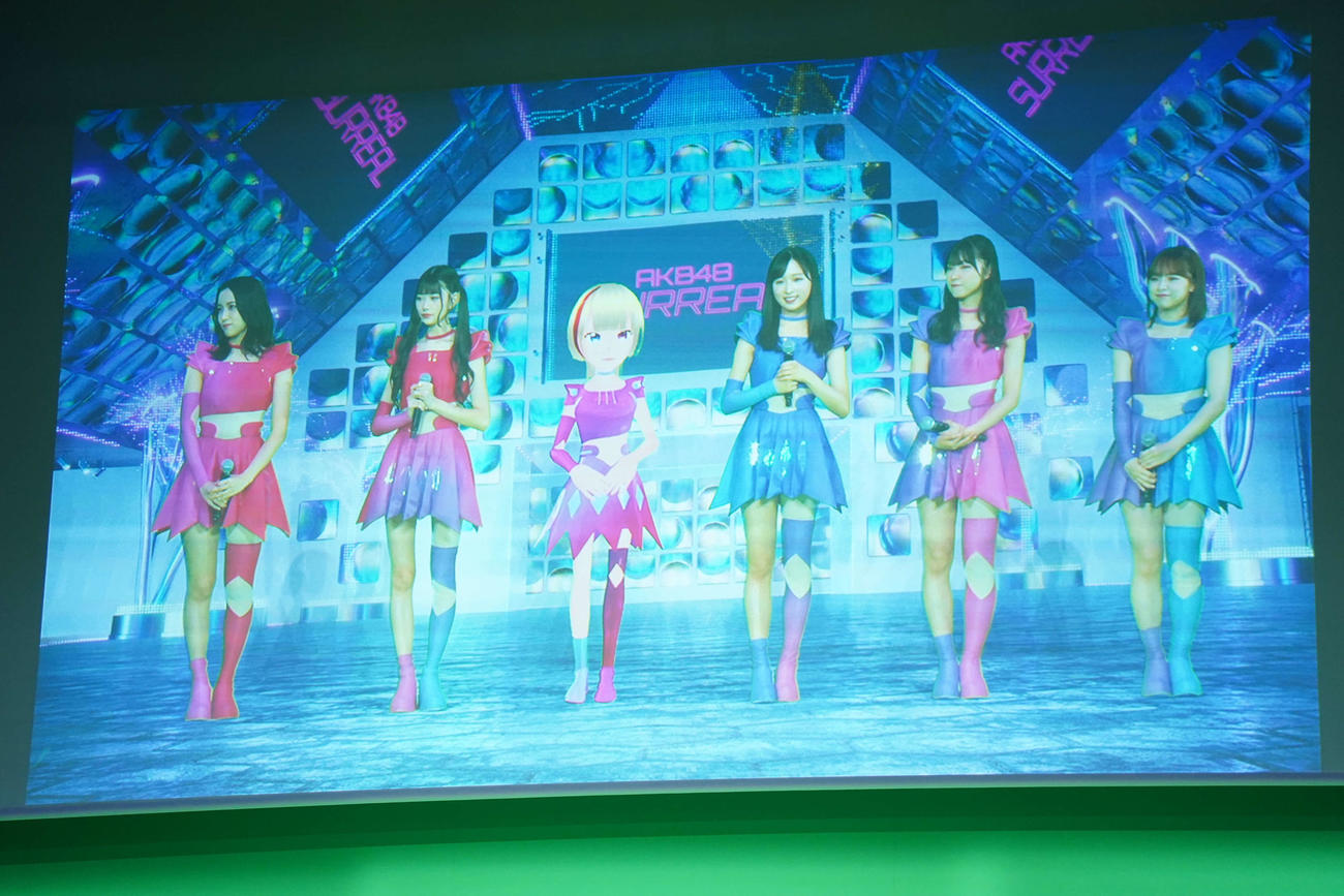 NTTドコモ「XR新会社記者発表会」に出席した、「AKB48 SURREAL」。左からMIU、ERII、SURRY、YUI YUI、ZUCKY、NARU（撮影・佐藤勝亮）