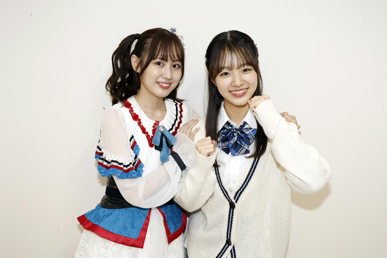 卒業を前に3期生の杉本萌（右）と対談したNGT48西村菜那子