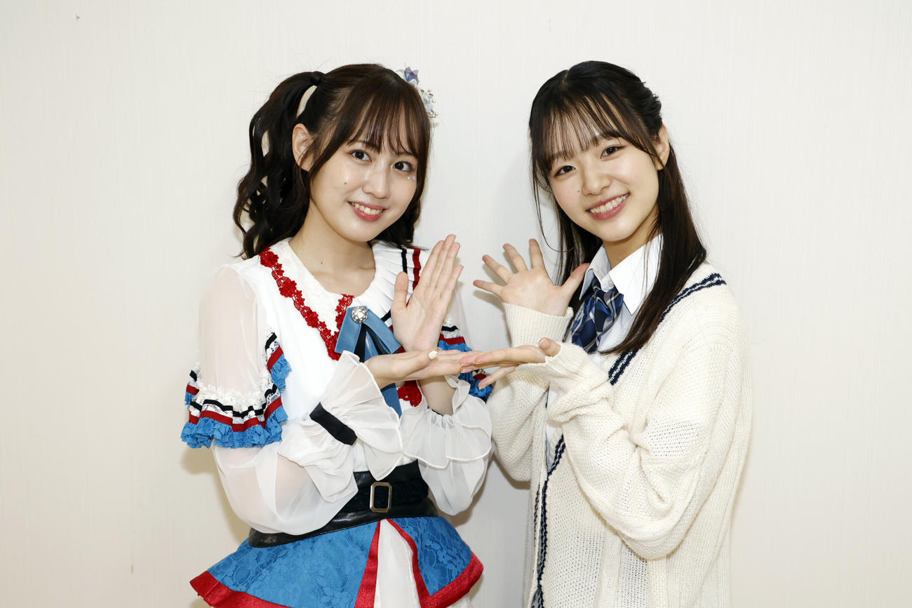 卒業を前に3期生の杉本萌（右）と対談したNGT48西村菜那子
