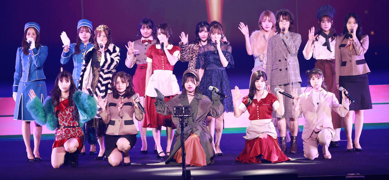 「リベンジ！カップリングリクエストアワーベスト30」を開催したAKB48（撮影・中島郁夫）