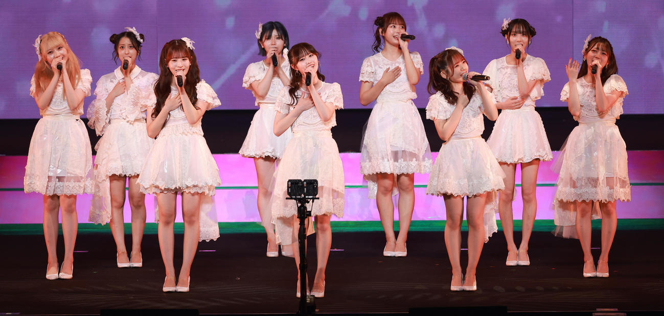 「リベンジ！カップリングリクエストアワーベスト30」を開催したAKB48（撮影・中島郁夫）