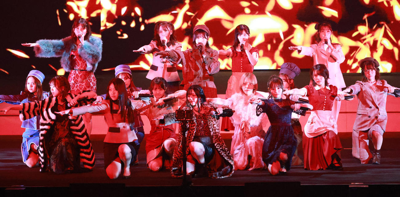 「リベンジ！カップリングリクエストアワーベスト30」を開催したAKB48（撮影・中島郁夫）