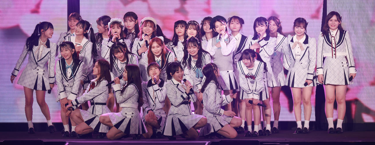 HKT48 11th anniversary LIVE 2022を開催したHKT48（撮影・中島郁夫）