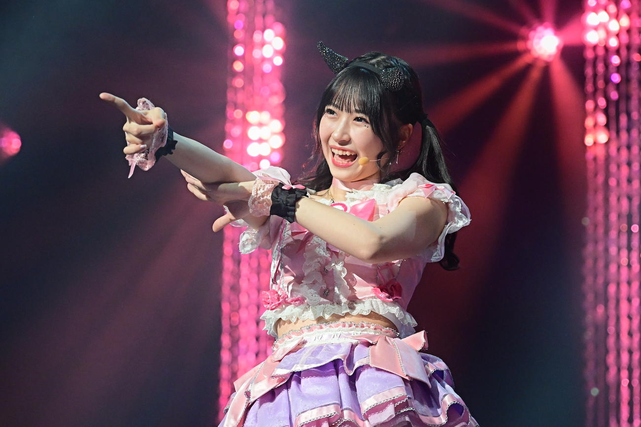 「わるpyon」を披露する橋本陽菜