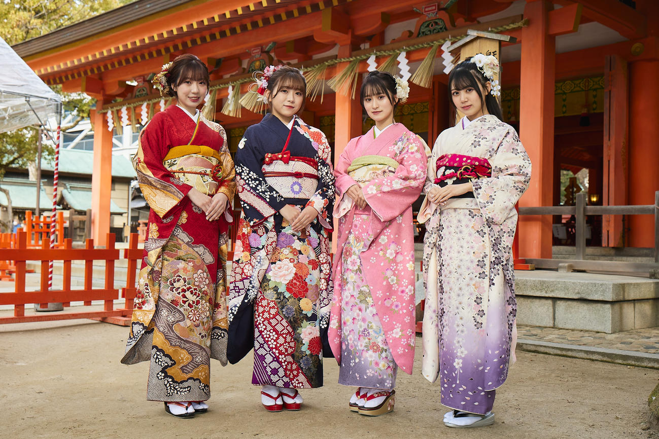 成人式に出席したHKT48のメンバー。成人式に出席したHKT48のメンバー。左から坂本りの、武田智加、田中伊桜莉、村上和叶(C)Mercury