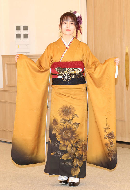 振り袖姿を披露するAKB48の平田侑希（撮影・丹羽敏通）