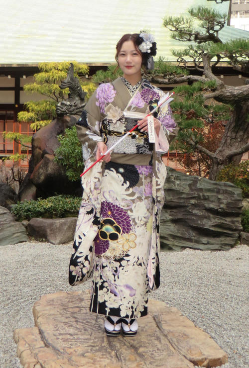 「はたちのつどい」に参加したNMB48の眞鍋杏樹
