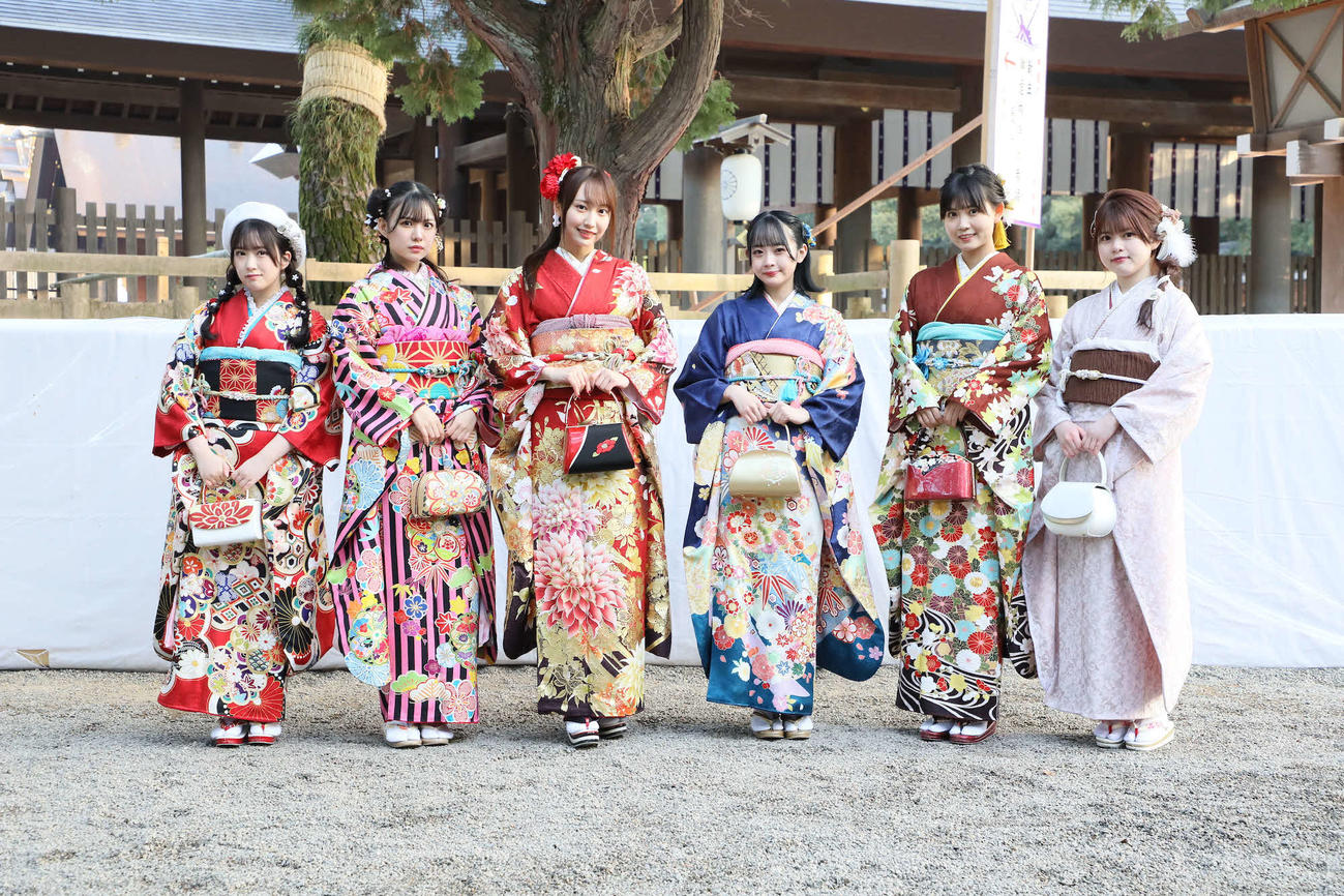 成人式を行ったSKE48のメンバー。左から水野愛理、岡本彩夏、野村実代、川嶋美晴、伊藤実希、石塚美月（C）2023 Zest，Inc．／衣装協力　株式会社清水屋