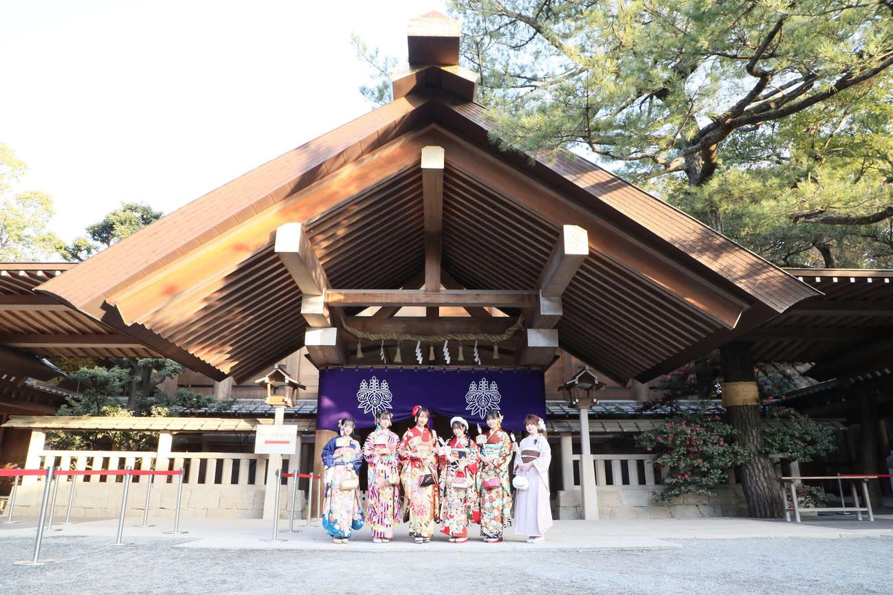 成人式を行ったSKE48のメンバー。左から川嶋美晴、岡本彩夏、野村実代、水野愛理、伊藤実希、石塚美月（C）2023 Zest，Inc．／衣装協力　株式会社清水屋