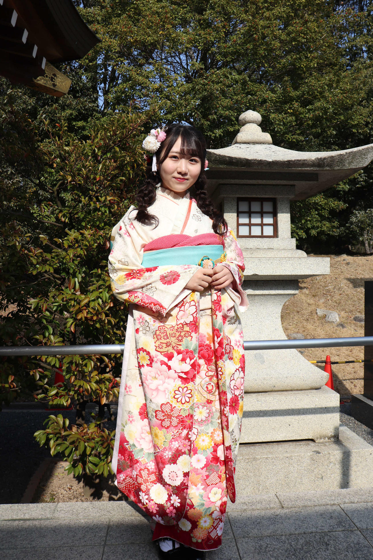 成人奉告祭を行ったSTU48内海里音（C）STU48