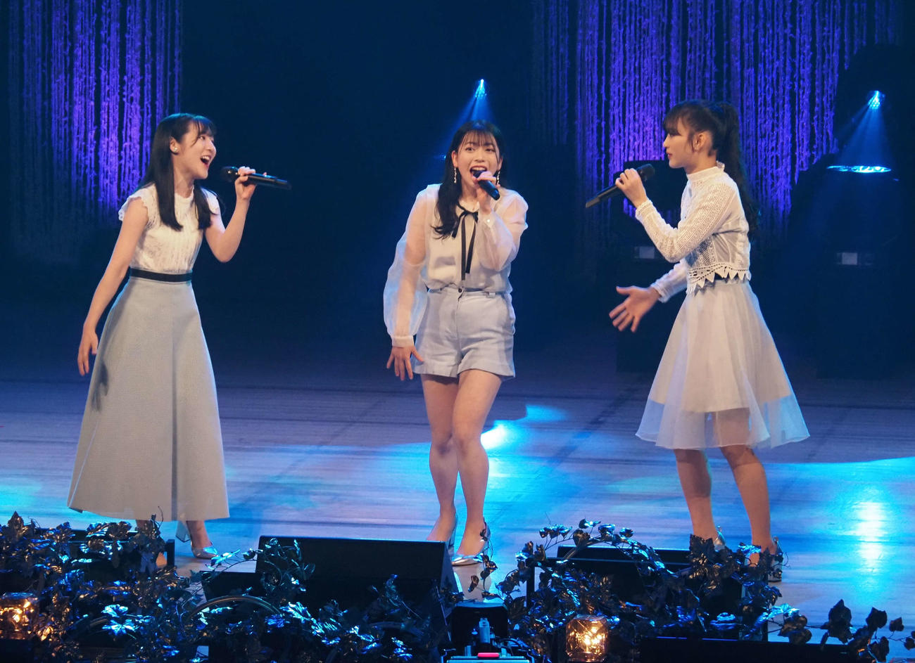 3位に決まったAKB48のユニット。左から北澤早紀、高岡薫、歌田初夏（撮影・遠藤尚子）