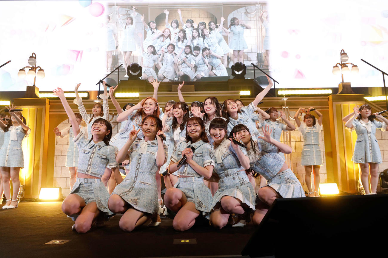 「HKT48　春のコンサート2023～私たちの現在地～」で歌唱するHKT48メンバー（C）Mercury