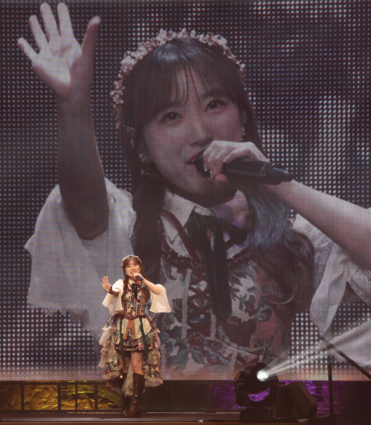 卒業コンサートで歌唱する矢吹奈子（撮影・中島郁夫）