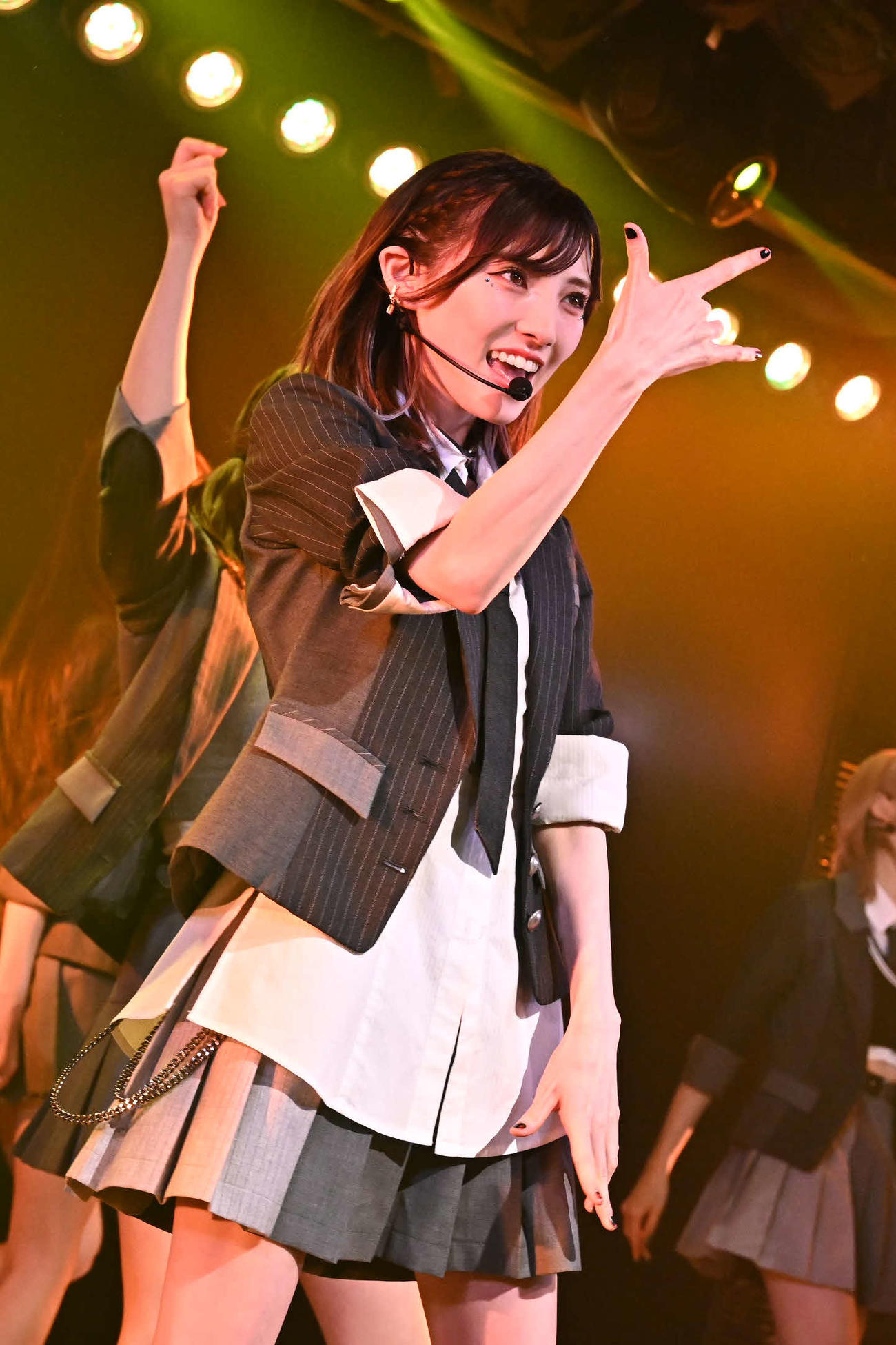 卒業公演で歌唱する岡田奈々（C）AKB48