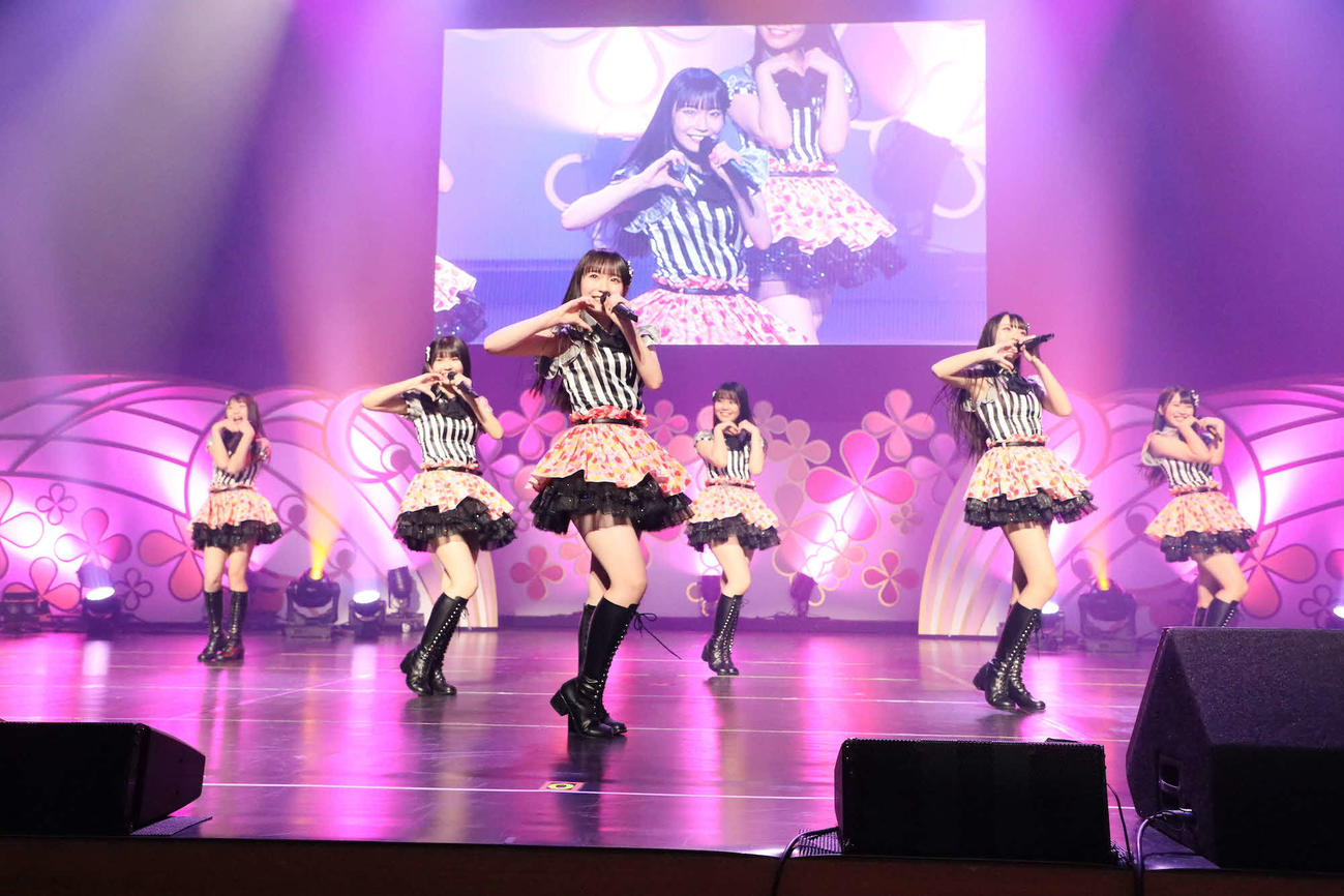 「SKE48　春のチームコンサート　2023」で歌唱するSKE48メンバー（C）2023 Zest，Inc.