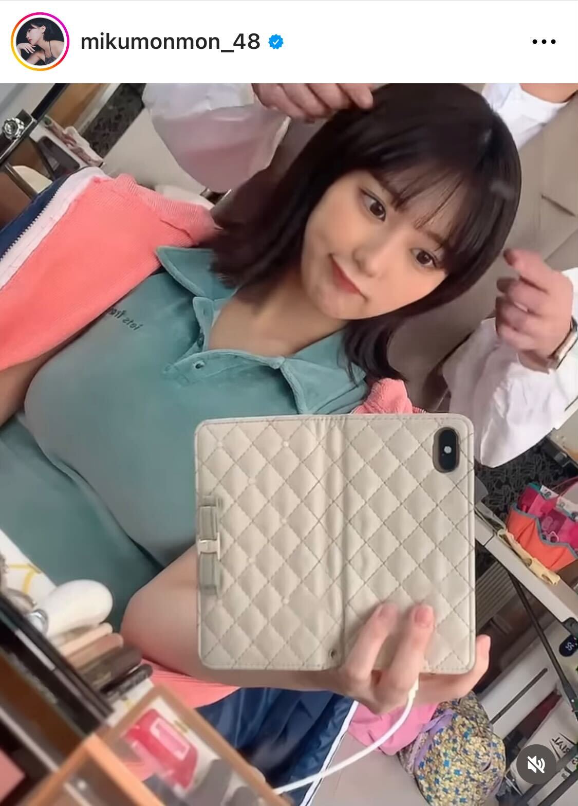 HKT48田中美久は美バストラインくっきりのポロシャツ姿（田中美久のインスタグラムから）