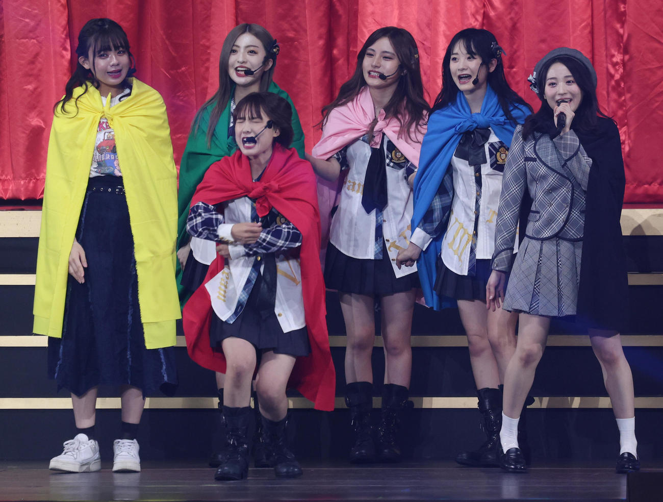 「春の総決算祭り　9年間のキセキ昼の部」に出演するAKB48チーム8のOGメンバーたち（撮影・中島郁夫）