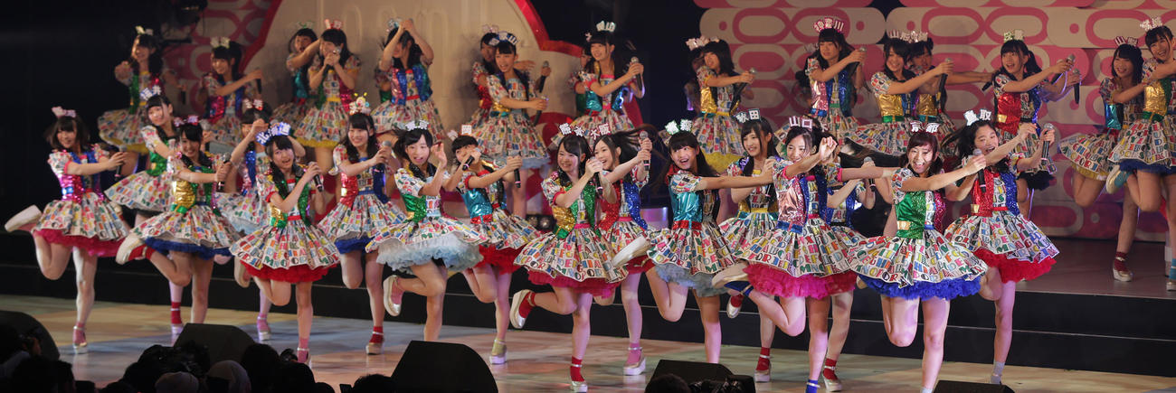 1周年記念コンサートを行ったAKB48チーム8（2015年4月撮影）