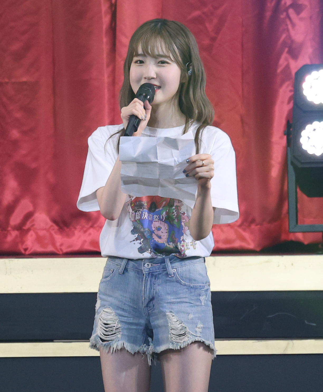 秋元康氏の手紙を読み上げる本田仁美（撮影・中島郁夫）
