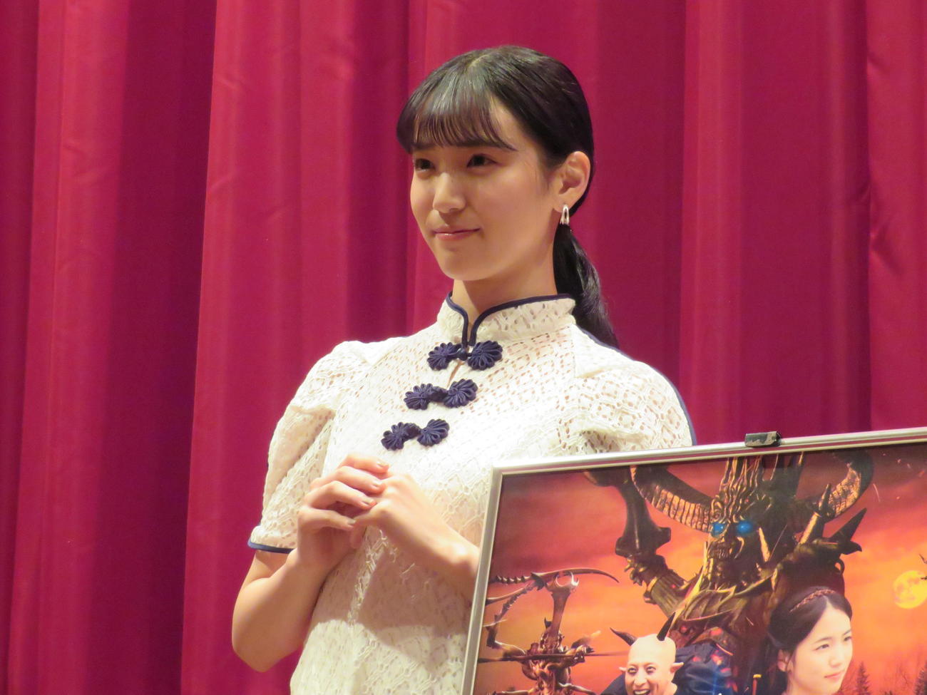 横浜国際映画祭で主演「美男ペコパンと悪魔」（松田圭太監督）の舞台あいさつに登壇したAKB48チーム8の下尾みう