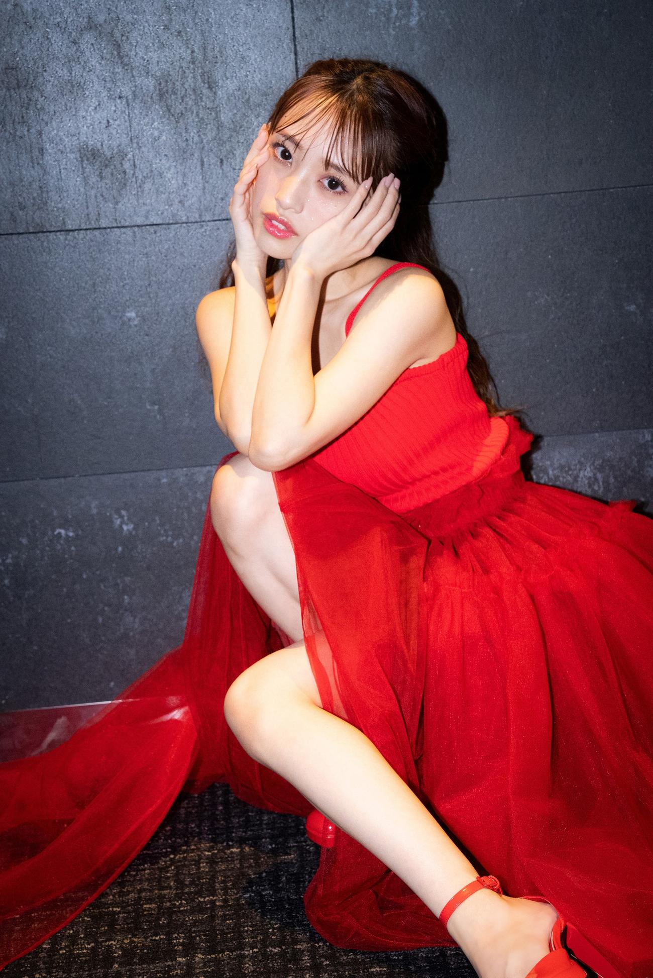 AKB48向井地美音の初の写真集「胸騒ぎの正体」セブンネット限定表紙（中村和孝氏撮影）