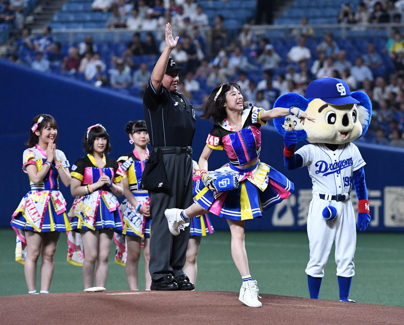 2019年6月、始球式を務めたSKE48日高優月