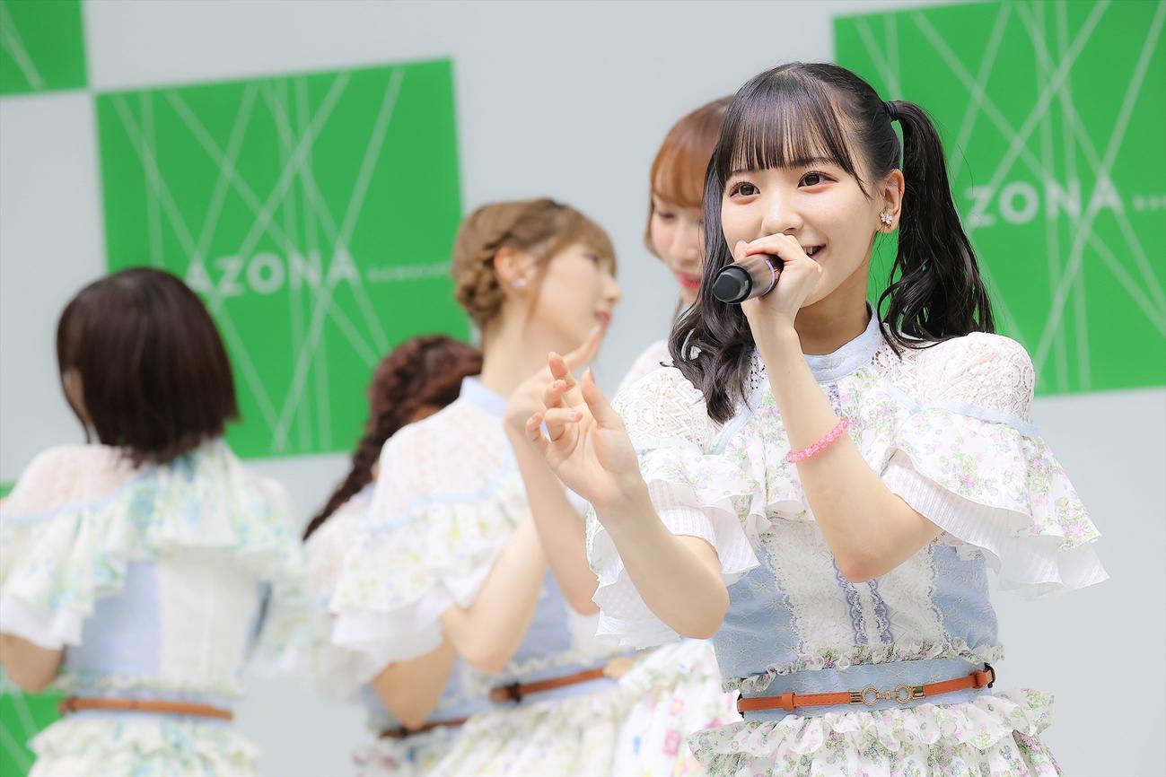 新シングル「好きになっちゃった」発売記念イベントで歌うセンターのSKE48末永桜花（C）2023 Zest, Inc.／AEI