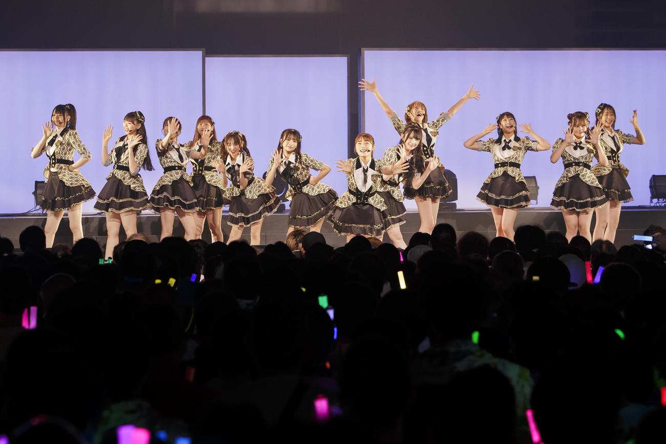 パフォーマンスを披露するNMB48チームN