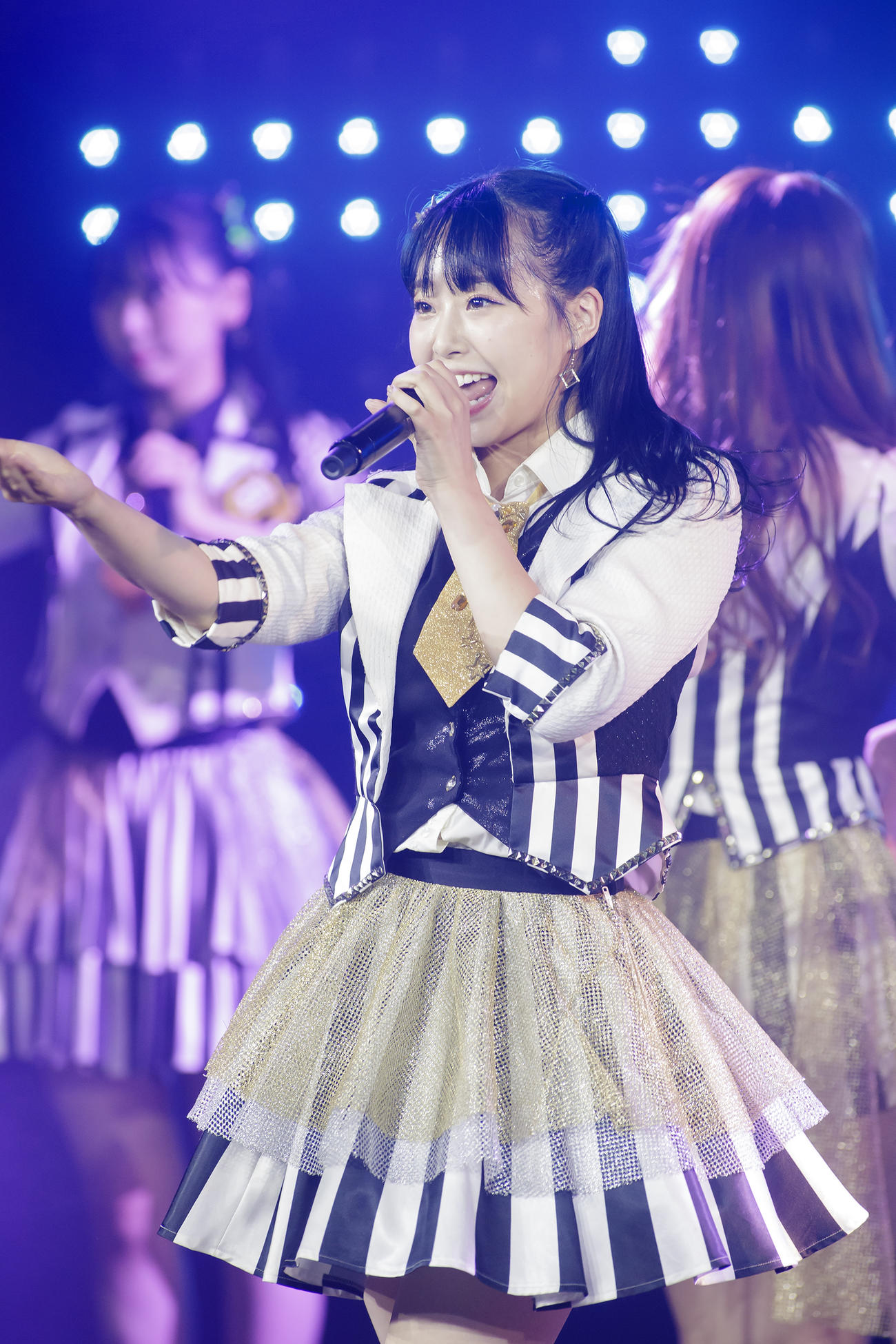 アイドル最後のステージでパフォーマンスする加藤夕夏（C）Showtitle