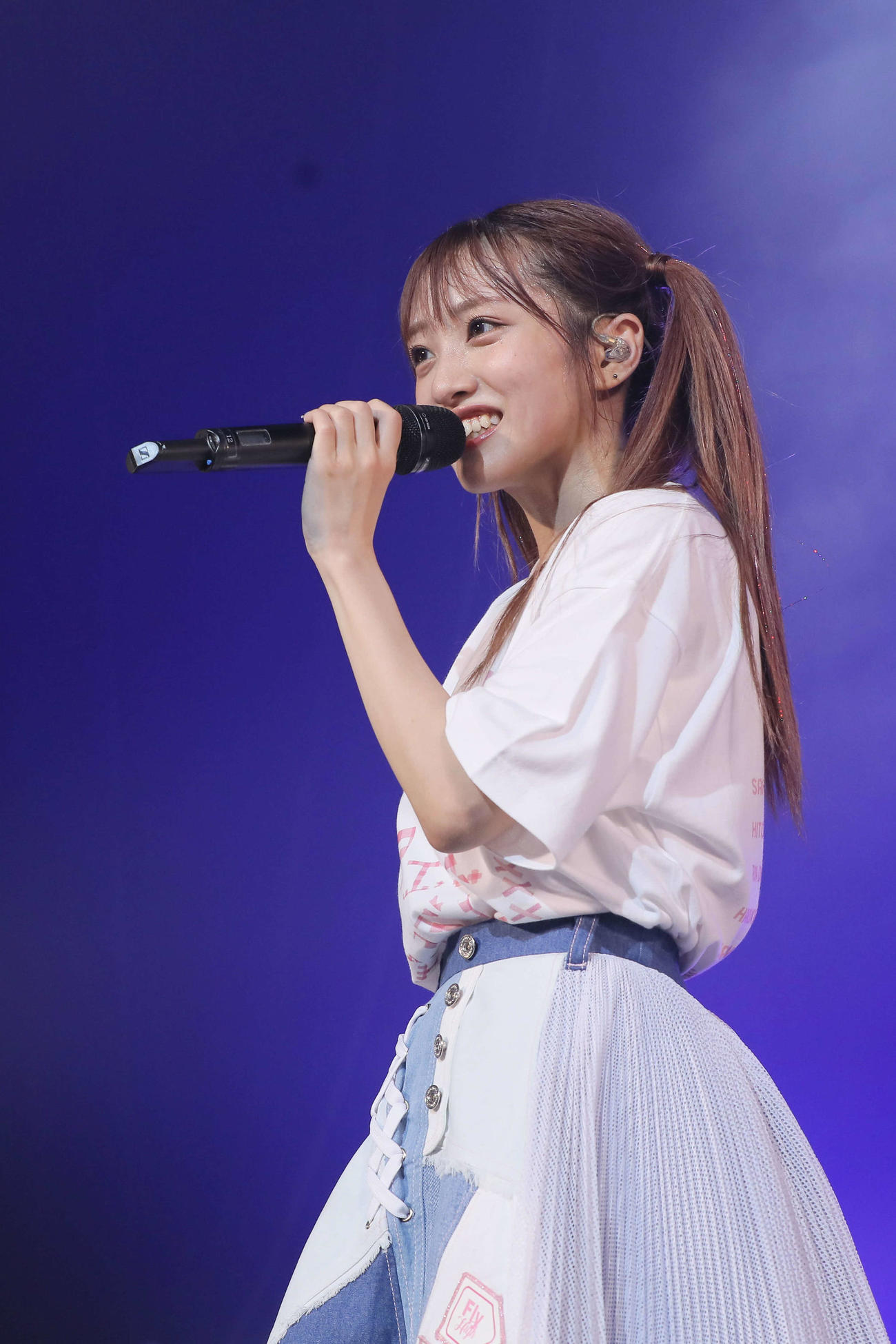 「AKB48　現チームファイナルコンサート」であいさつするチームAキャプテンの向井地美音（C）AKB48