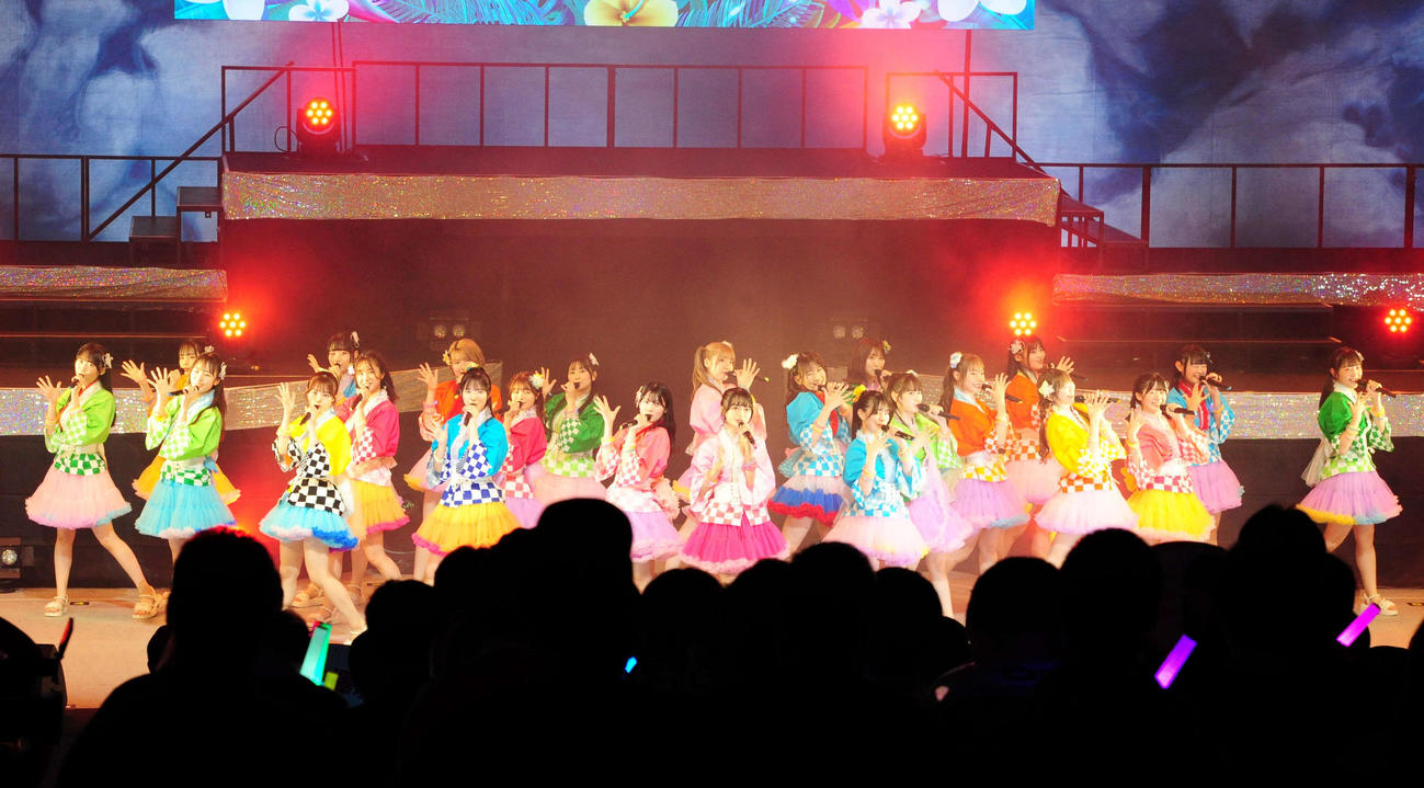 AKB48の代表曲「Everyday、カチューシャ」をパフォーマンスするNGT48