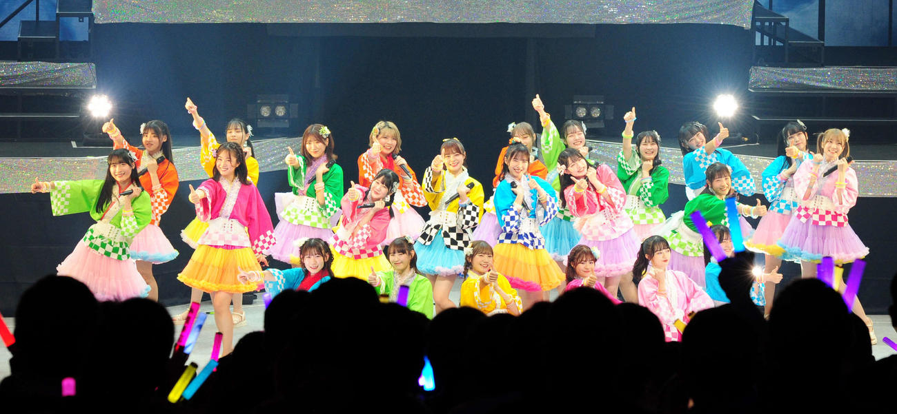AKB48の代表曲「Everyday、カチューシャ」をパフォーマンスするNGT48